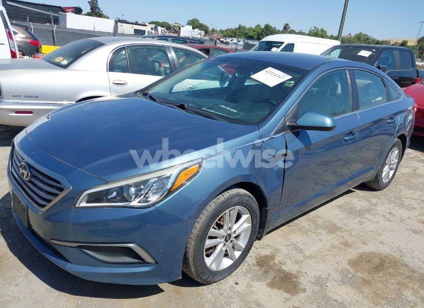 Photo 2 of 2016 Hyundai Sonata SE (VIN 5NPE24AF2GH290815)