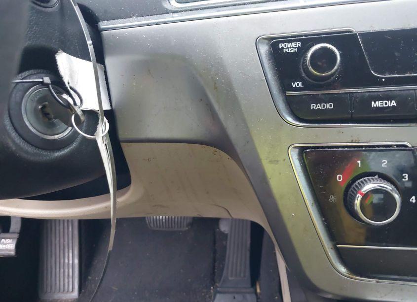 Photo 11 of 2016 Hyundai Sonata SE (VIN 5NPE24AF2GH297781)