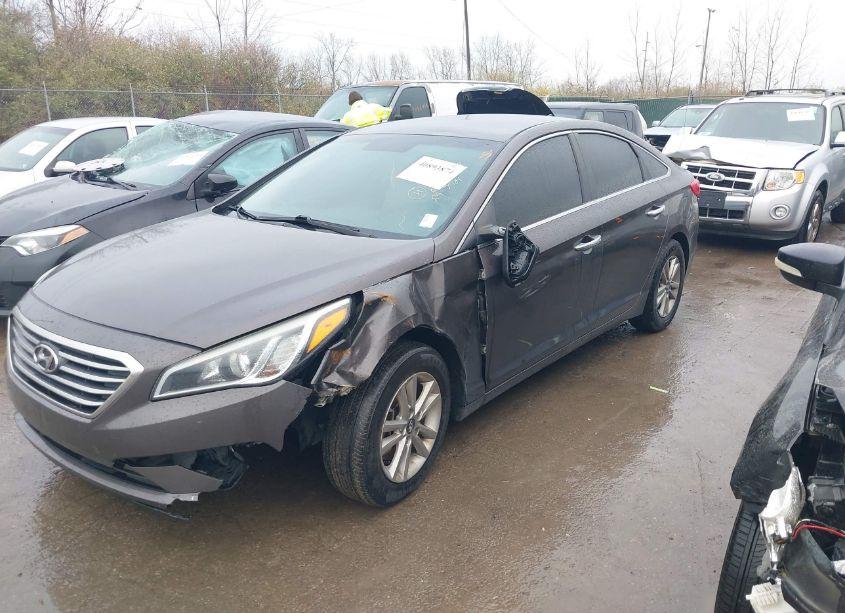Photo 2 of 2016 Hyundai Sonata SE (VIN 5NPE24AF2GH297781)