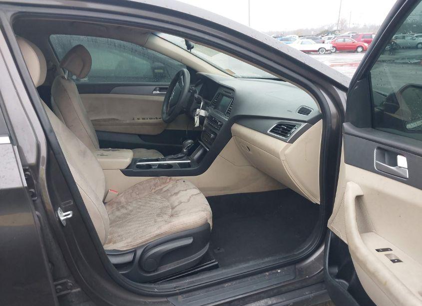Photo 5 of 2016 Hyundai Sonata SE (VIN 5NPE24AF2GH297781)