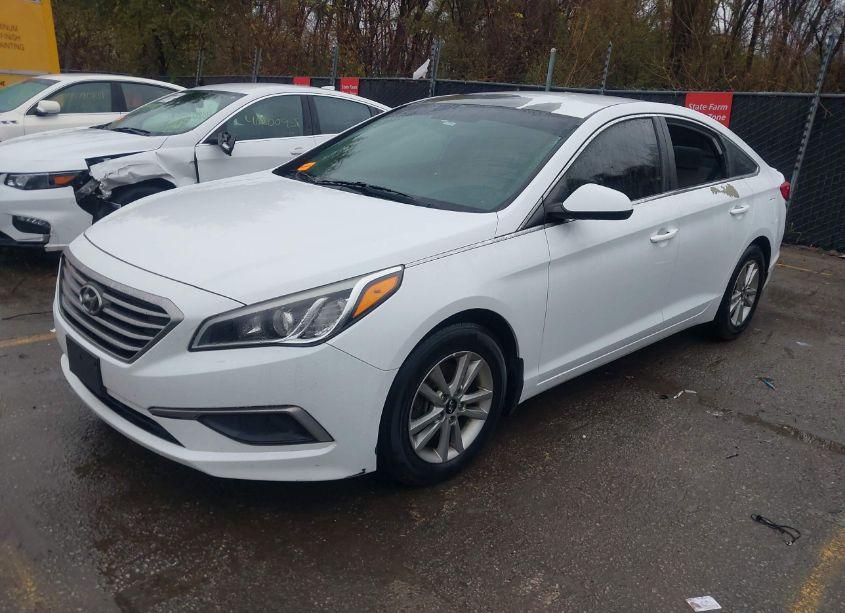 Photo 2 of 2016 Hyundai Sonata SE (VIN 5NPE24AF2GH300341)