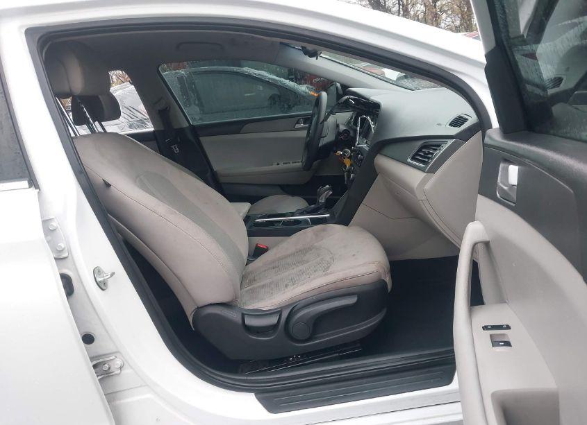 Photo 5 of 2016 Hyundai Sonata SE (VIN 5NPE24AF2GH300341)