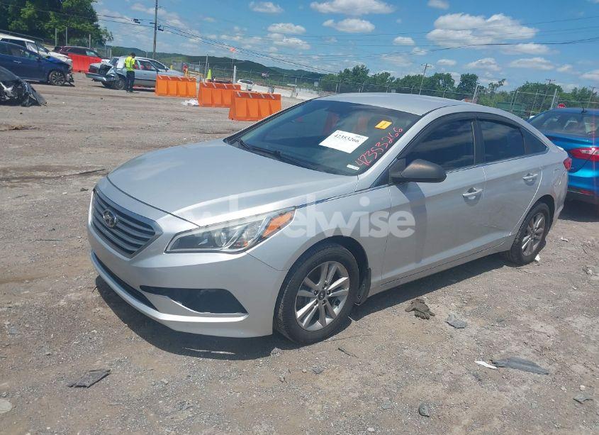 Photo 2 of 2016 Hyundai Sonata SE (VIN 5NPE24AF2GH303885)
