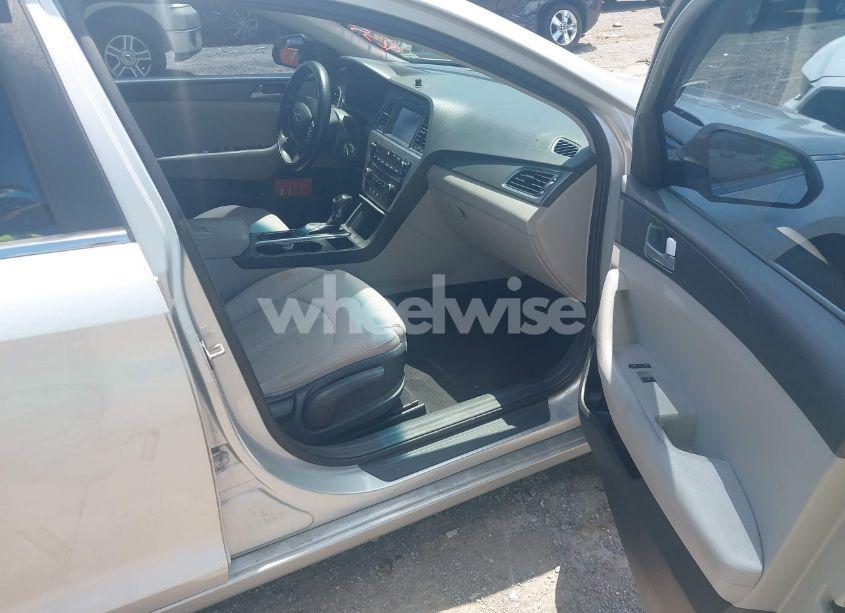 Photo 5 of 2016 Hyundai Sonata SE (VIN 5NPE24AF2GH303885)