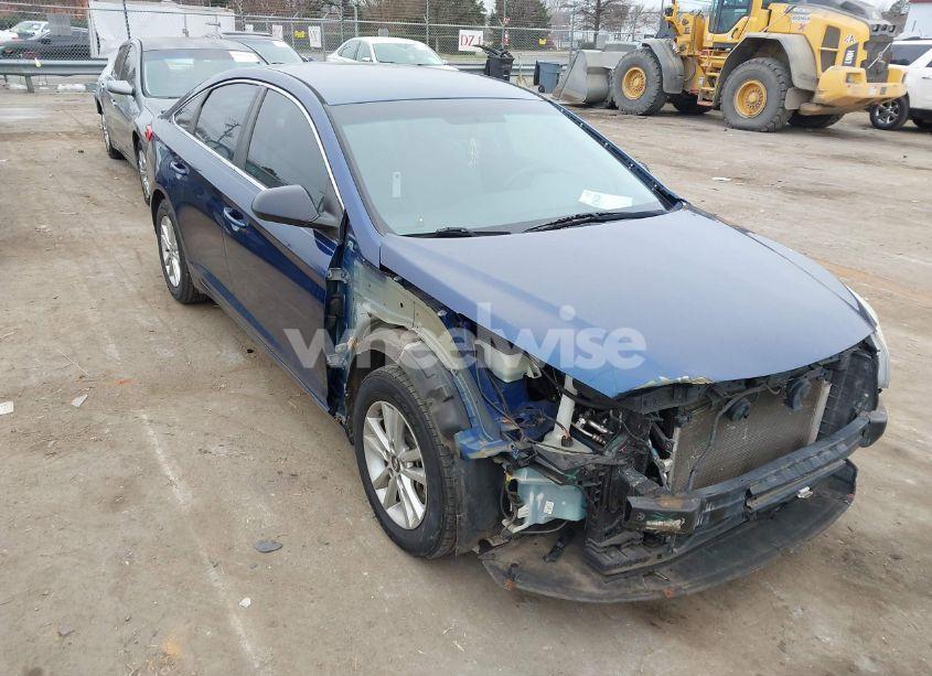 2016 Hyundai Sonata SE (VIN 5NPE24AF2GH305510) main photo