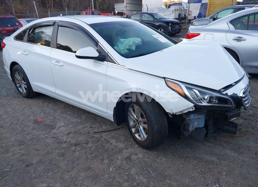2016 Hyundai Sonata SE (VIN 5NPE24AF2GH310450) main photo