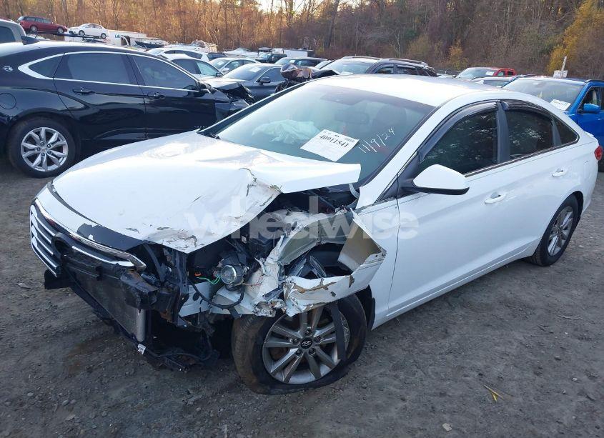 Photo 2 of 2016 Hyundai Sonata SE (VIN 5NPE24AF2GH310450)