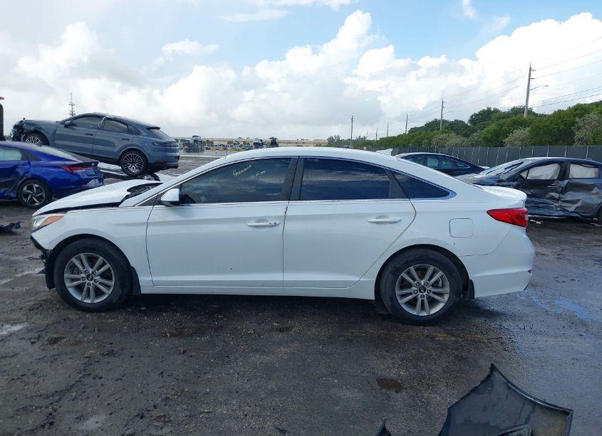 Photo 15 of 2016 Hyundai Sonata SE (VIN 5NPE24AF2GH310710)