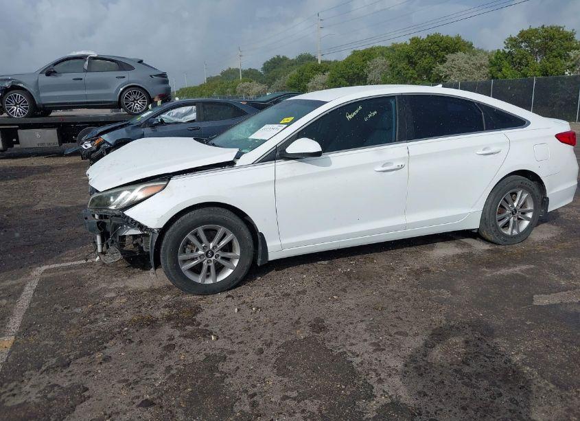 Photo 2 of 2016 Hyundai Sonata SE (VIN 5NPE24AF2GH310710)