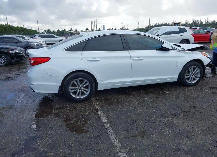 Photo 4 of 2016 Hyundai Sonata SE (VIN 5NPE24AF2GH310710)