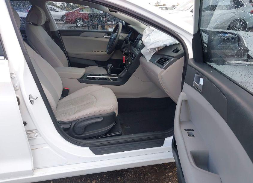 Photo 5 of 2016 Hyundai Sonata SE (VIN 5NPE24AF2GH310710)
