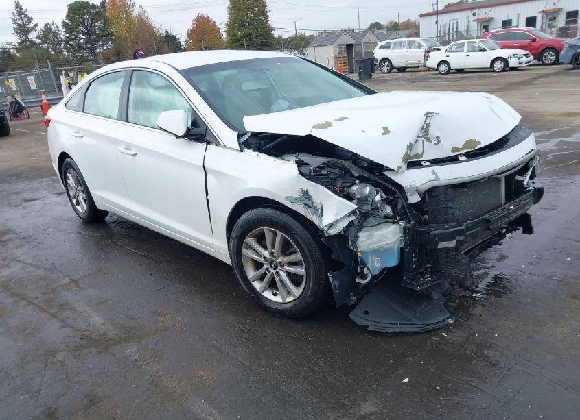 2016 Hyundai Sonata SE (VIN 5NPE24AF2GH323571) main photo