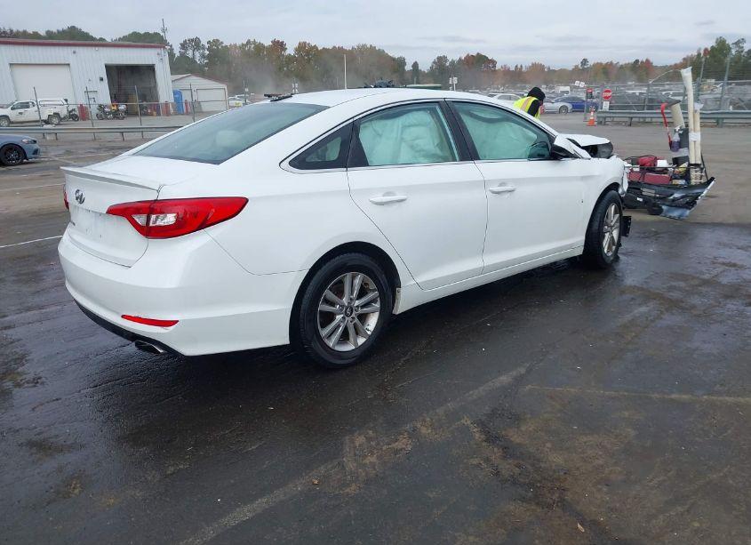 Photo 4 of 2016 Hyundai Sonata SE (VIN 5NPE24AF2GH323571)