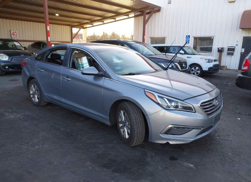 2016 Hyundai Sonata SE (VIN 5NPE24AF2GH328947) main photo