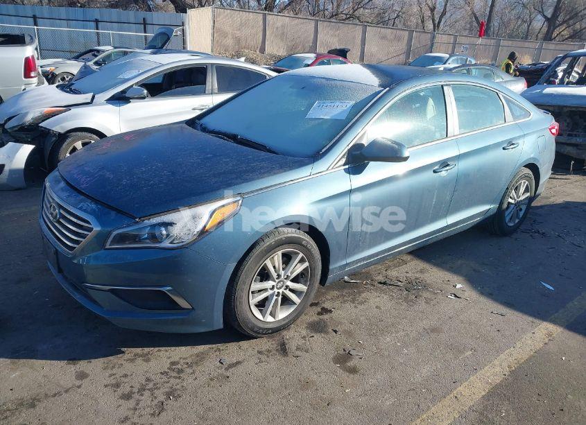 Photo 2 of 2016 Hyundai Sonata SE (VIN 5NPE24AF2GH335655)