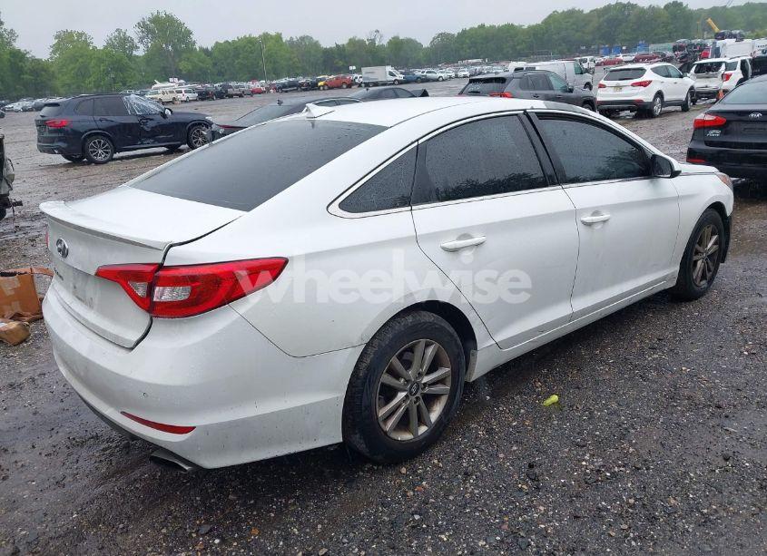 Photo 4 of 2016 Hyundai Sonata SE (VIN 5NPE24AF2GH363505)