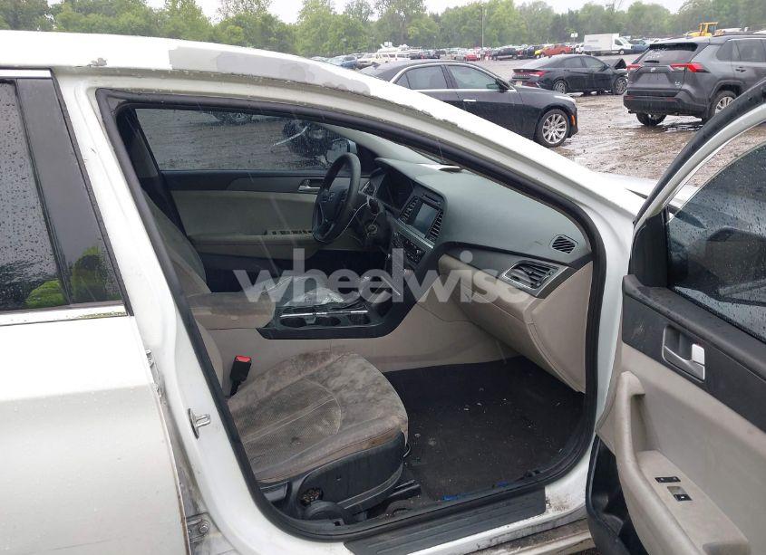 Photo 5 of 2016 Hyundai Sonata SE (VIN 5NPE24AF2GH363505)