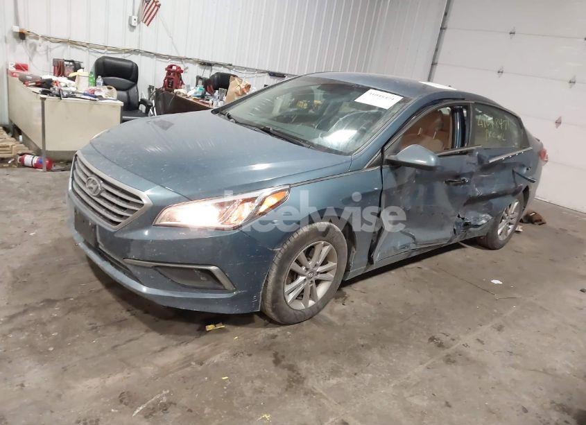 Photo 2 of 2016 Hyundai Sonata SE (VIN 5NPE24AF2GH369756)