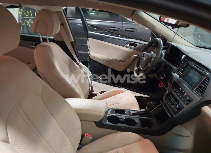 Photo 5 of 2016 Hyundai Sonata SE (VIN 5NPE24AF2GH369756)