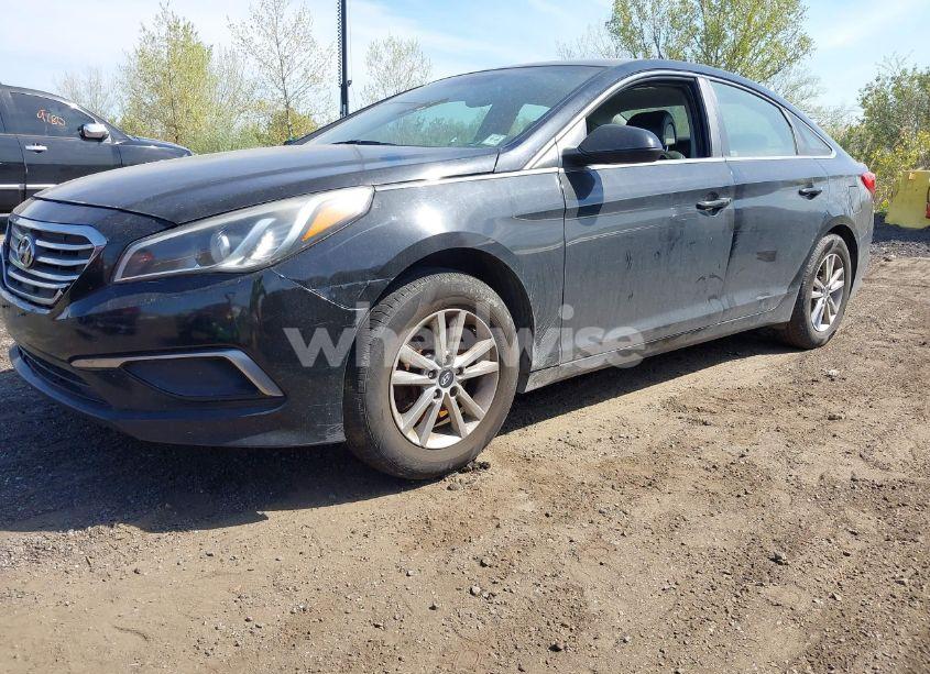 Photo 2 of 2016 Hyundai Sonata SE (VIN 5NPE24AF2GH379283)