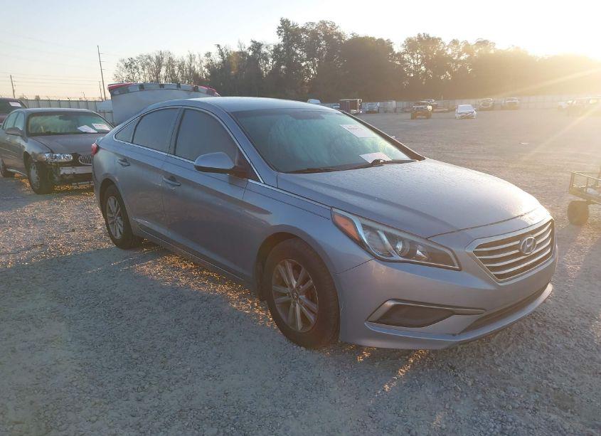 2016 Hyundai Sonata SE (VIN 5NPE24AF2GH381745) main photo