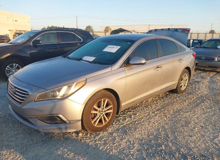 Photo 2 of 2016 Hyundai Sonata SE (VIN 5NPE24AF2GH381745)