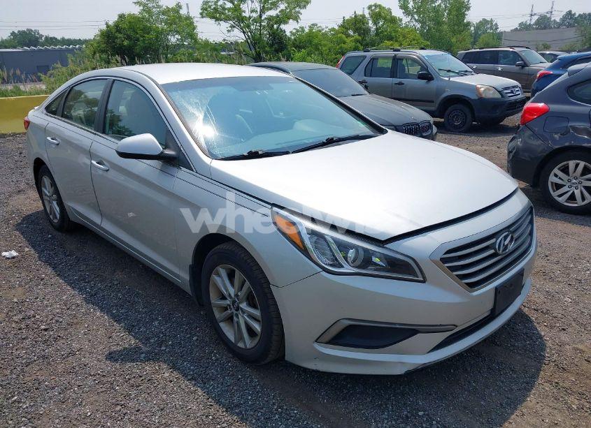 2016 Hyundai Sonata SE (VIN 5NPE24AF2GH383155) main photo