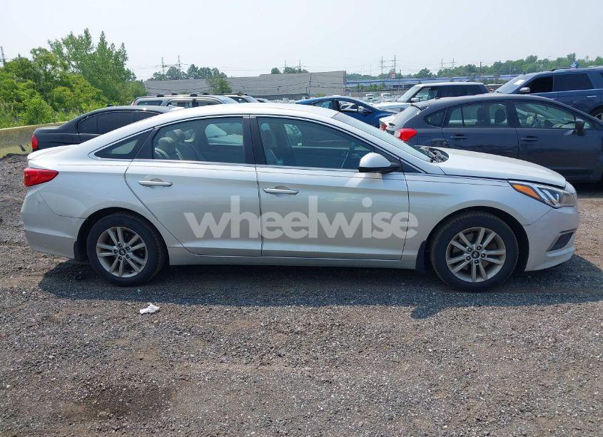 Photo 13 of 2016 Hyundai Sonata SE (VIN 5NPE24AF2GH383155)