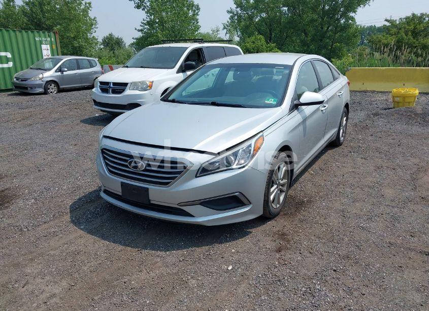 Photo 2 of 2016 Hyundai Sonata SE (VIN 5NPE24AF2GH383155)
