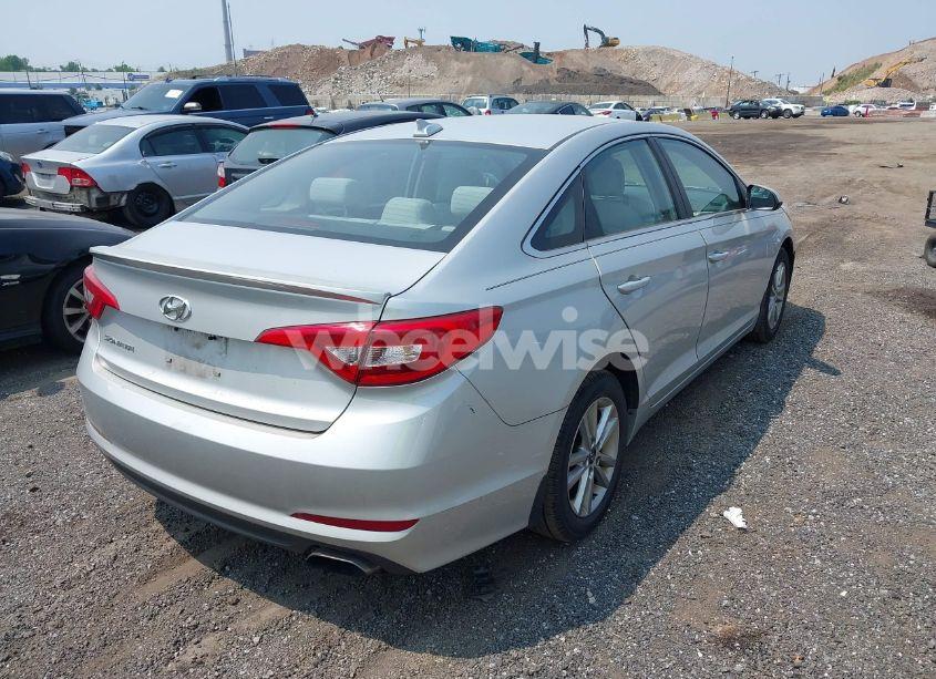Photo 4 of 2016 Hyundai Sonata SE (VIN 5NPE24AF2GH383155)