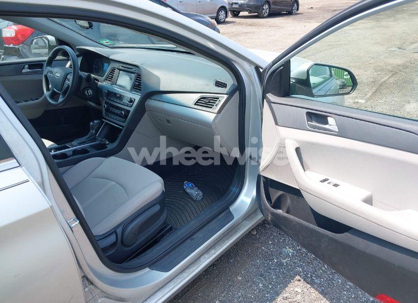 Photo 5 of 2016 Hyundai Sonata SE (VIN 5NPE24AF2GH383155)