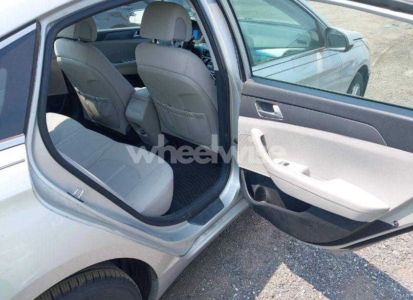 Photo 8 of 2016 Hyundai Sonata SE (VIN 5NPE24AF2GH383155)