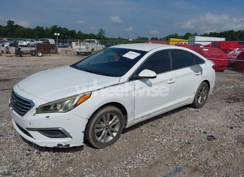 Photo 2 of 2016 Hyundai Sonata SE (VIN 5NPE24AF2GH384161)