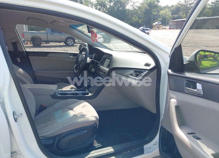 Photo 5 of 2016 Hyundai Sonata SE (VIN 5NPE24AF2GH384161)