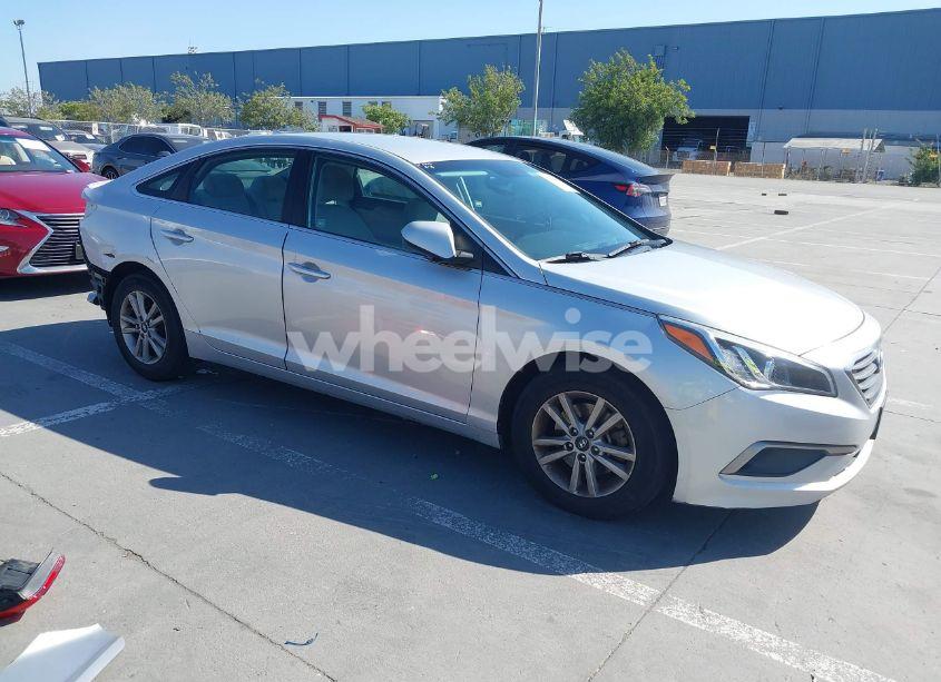 2016 Hyundai Sonata SE (VIN 5NPE24AF2GH386525) main photo