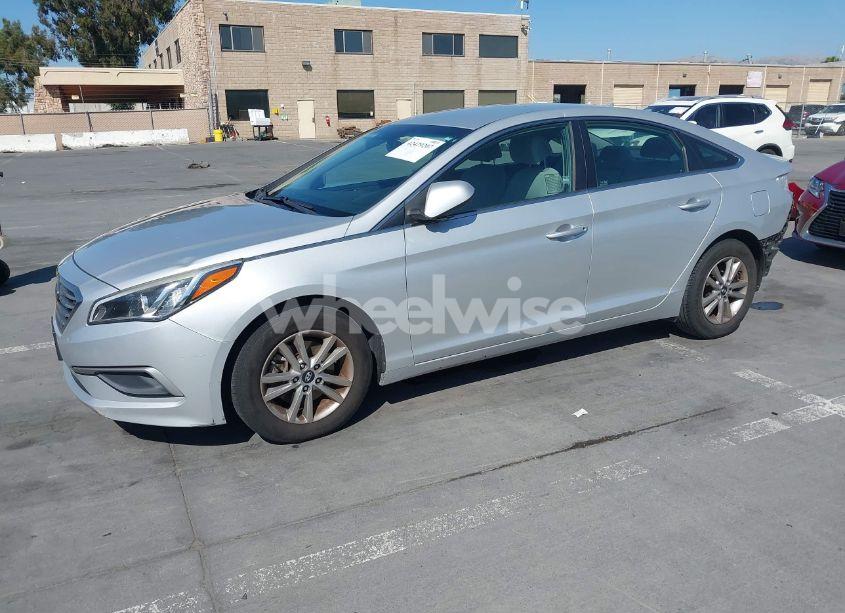 Photo 2 of 2016 Hyundai Sonata SE (VIN 5NPE24AF2GH386525)