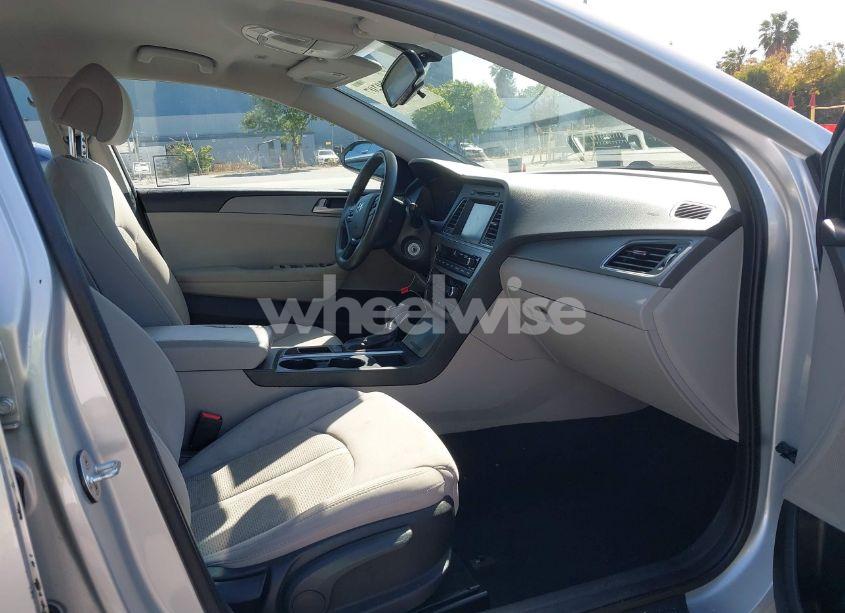 Photo 5 of 2016 Hyundai Sonata SE (VIN 5NPE24AF2GH386525)