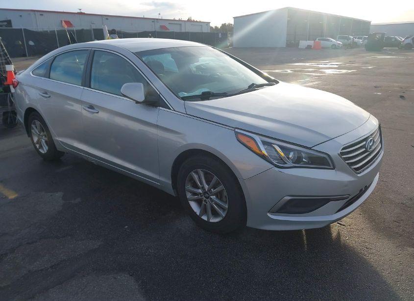 2016 Hyundai Sonata SE (VIN 5NPE24AF2GH386931) main photo
