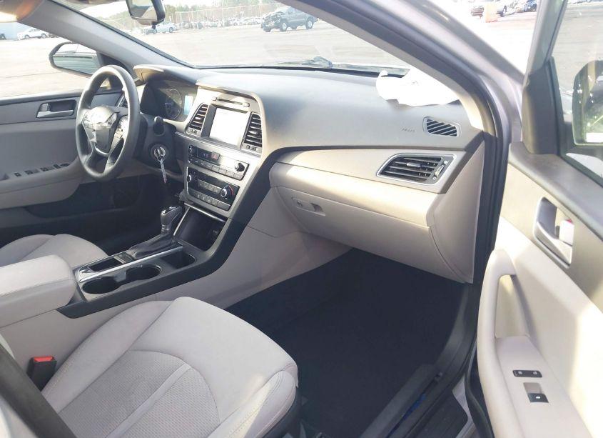 Photo 5 of 2016 Hyundai Sonata SE (VIN 5NPE24AF2GH386931)