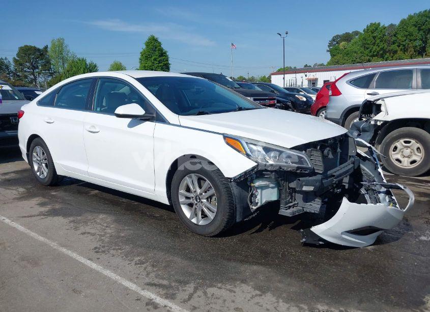 2016 Hyundai Sonata SE (VIN 5NPE24AF2GH412055) main photo