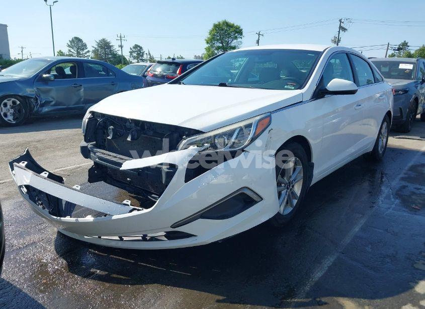 Photo 2 of 2016 Hyundai Sonata SE (VIN 5NPE24AF2GH412055)
