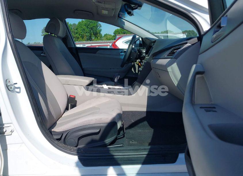 Photo 5 of 2016 Hyundai Sonata SE (VIN 5NPE24AF2GH412055)