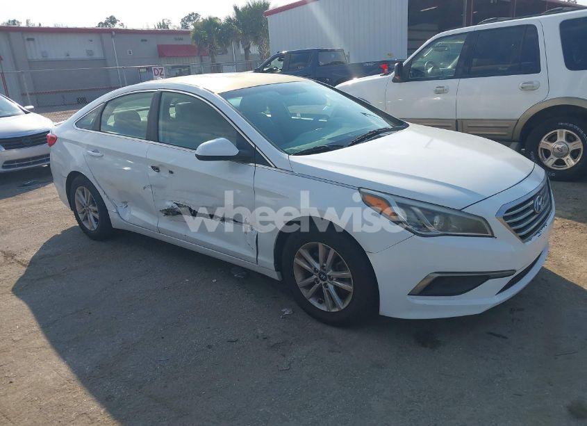 2016 Hyundai Sonata SE (VIN 5NPE24AF2GH417630) main photo