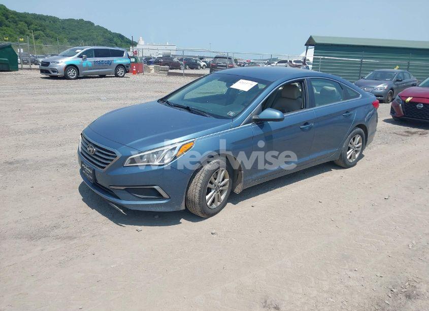 Photo 2 of 2016 Hyundai Sonata SE (VIN 5NPE24AF2GH426568)