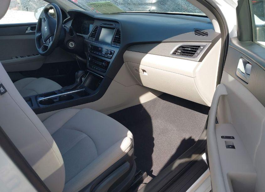 Photo 5 of 2016 Hyundai Sonata SE (VIN 5NPE24AF2GH428580)
