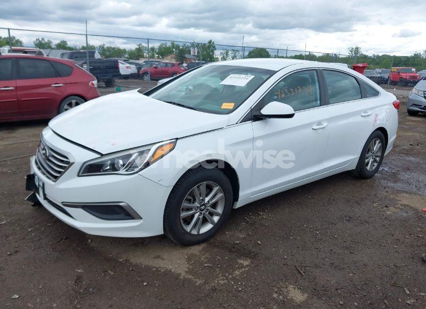 Photo 2 of 2017 Hyundai Sonata SE (VIN 5NPE24AF2HH469423)