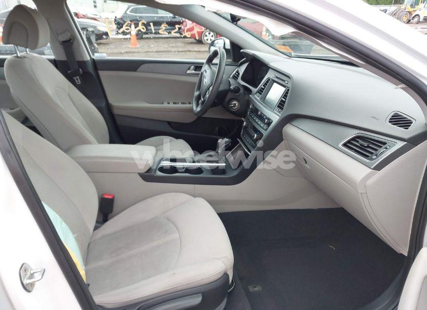 Photo 5 of 2017 Hyundai Sonata SE (VIN 5NPE24AF2HH469423)