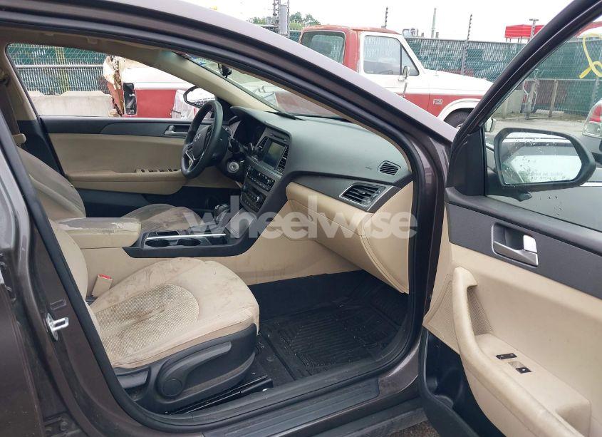 Photo 5 of 2017 Hyundai Sonata SE (VIN 5NPE24AF2HH470281)