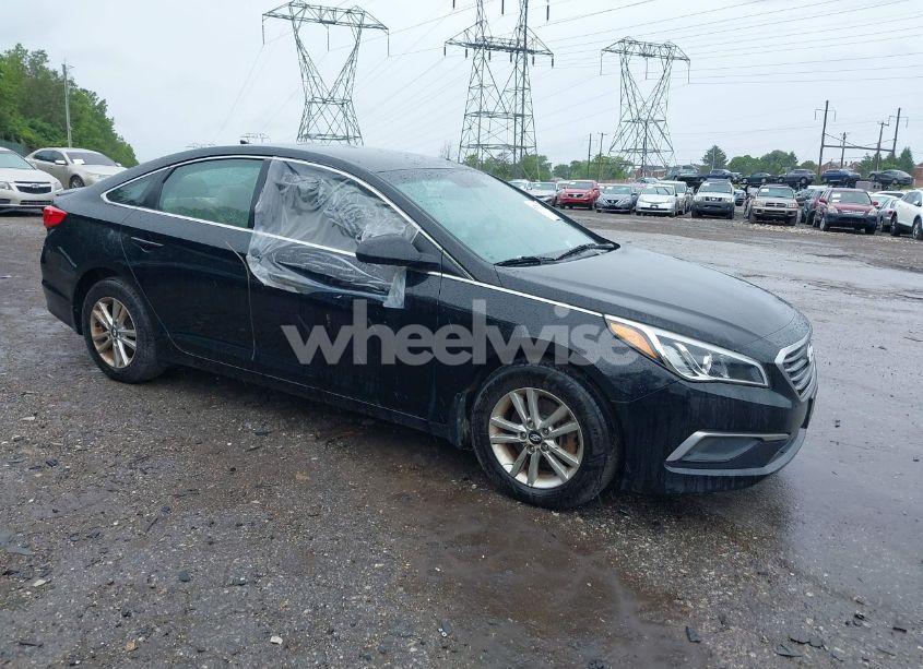 2017 Hyundai Sonata SE (VIN 5NPE24AF2HH483323) main photo