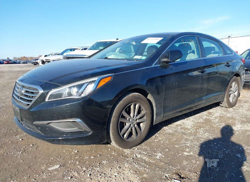 Photo 2 of 2017 Hyundai Sonata SE (VIN 5NPE24AF2HH486917)